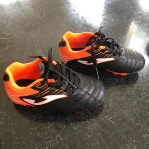 ⚽️ Soccer Shoes 🧡